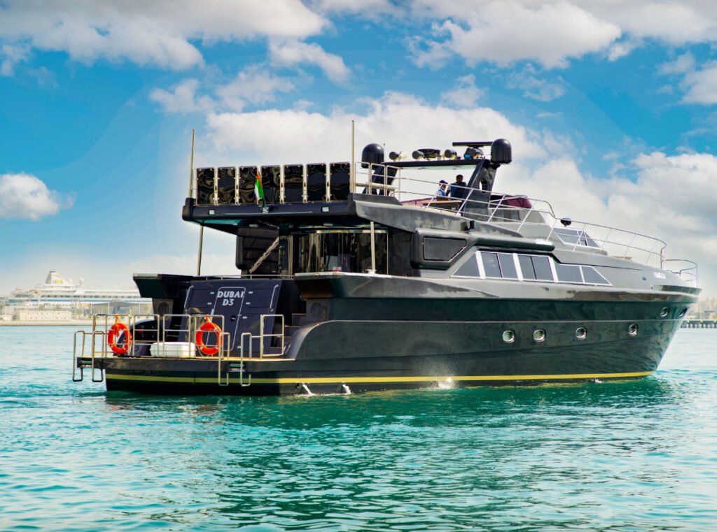Black-Yacht-95-Feet