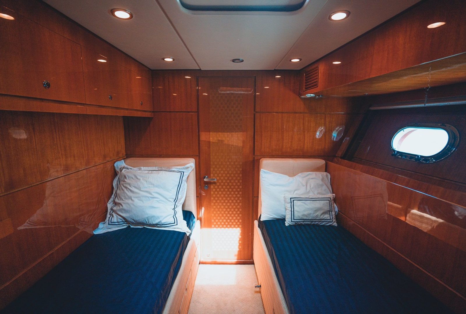 80-ft.-Dyna-Craft-with-Jacuzzi-6