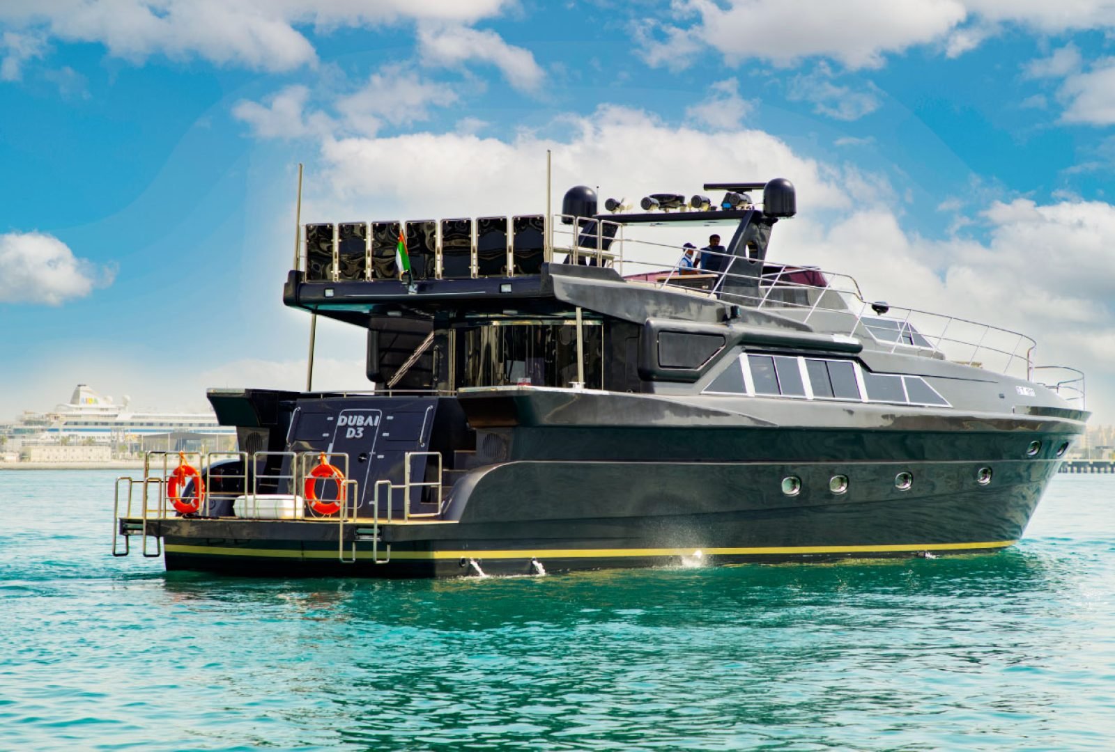 Black-Yacht-95-Feet