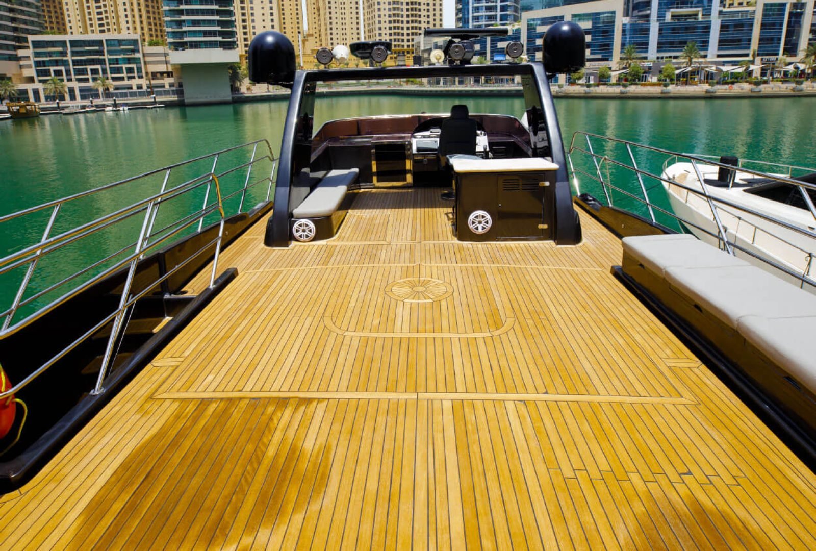 roof-of-Black-Yacht-95-Feet